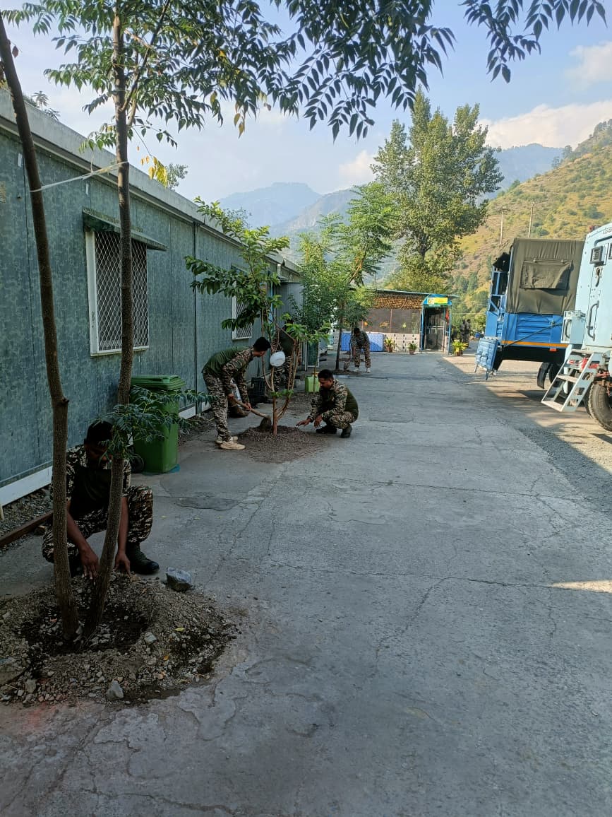 84BNCRPF's tweet photo. As part of #SpecialCampaign6 and #SwachhataHiSeva2026, F Coy, 84 Bn CRPF, conducted a cleanliness and sanitation drive at Batote on 26 Sep 2026, promoting cleanliness, hygiene under the vision of a Clean and Healthy India.

#SwachhBharat #CleanIndia #CRPF #SwachhataHiSeva https://t.co/gnOOoIoqCE