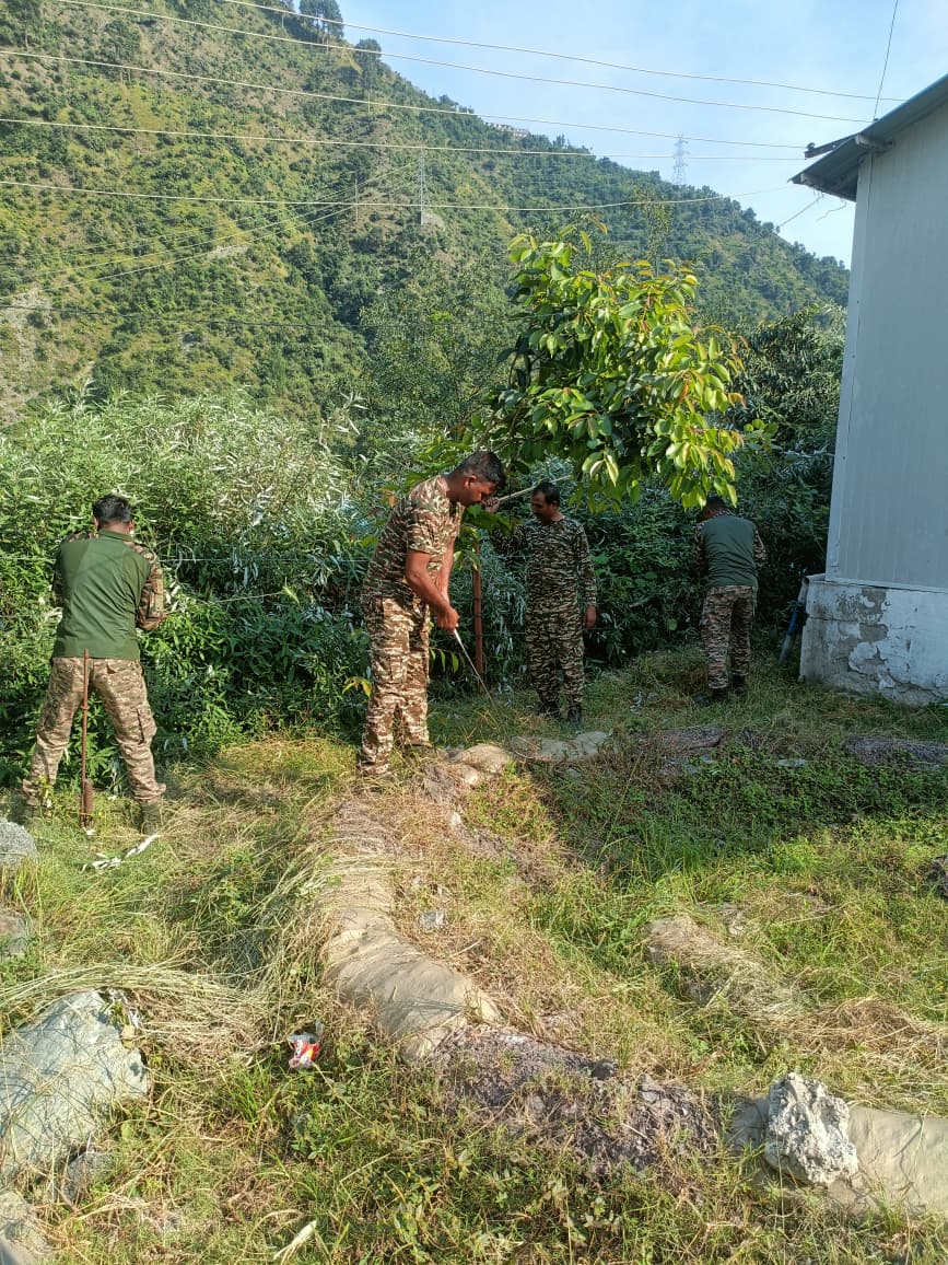 84BNCRPF's tweet photo. As part of #SpecialCampaign6 and #SwachhataHiSeva2026, F Coy, 84 Bn CRPF, conducted a cleanliness and sanitation drive at Batote on 26 Sep 2026, promoting cleanliness, hygiene under the vision of a Clean and Healthy India.

#SwachhBharat #CleanIndia #CRPF #SwachhataHiSeva https://t.co/gnOOoIoqCE