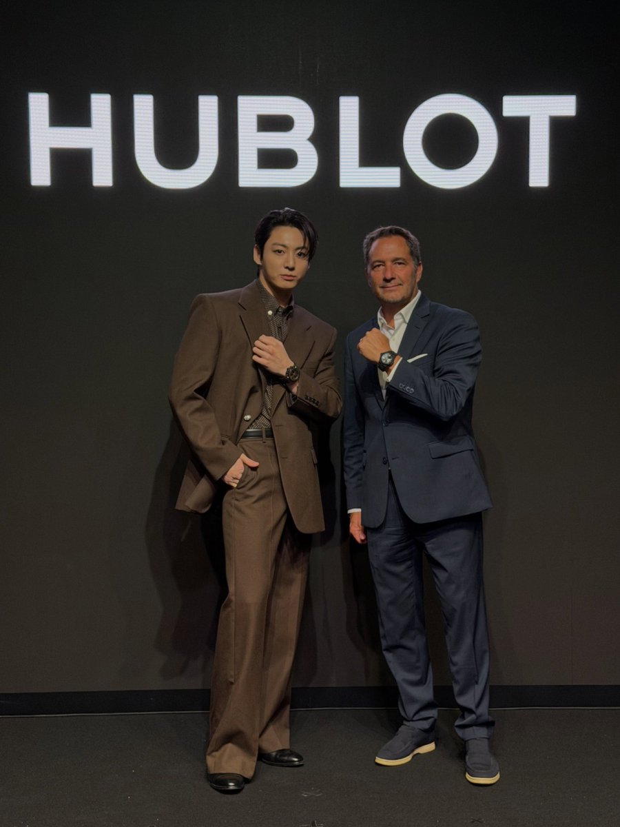 JeonJungkook_BR's tweet photo. Jungkook em atualização de Kenji Iima via Instagram com fotos da Hublot Night: 

“Fui convidado para o evento ⌚️
O convidado especial foi Jungkook, do BTS 🎤🇰🇷
Como também foi noticiado, Ginza estava lotada de pessoas que queriam ver Jungkook de perto 🫢
E eu estava fotografando a partir da melhor posição, bem no centro da primeira fila 📸
Bem perto, né? 🫣
Ele acenava de volta com um sorriso radiante e foi uma pessoa maravilhosa ☺️” 

#JUNGKOOKxHUBLOT