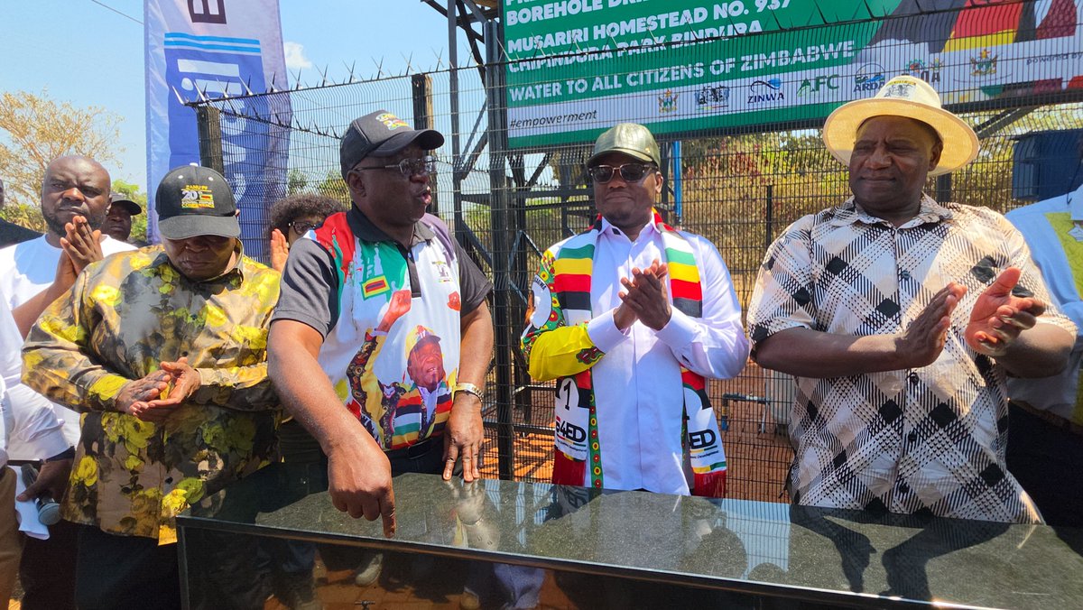 chrissy10charu's tweet photo. ZANU PF Secretary for the War Veterans League, Cde Douglas Mahiya, handed over a solar-powered borehole and a Borehole Drilling rig to the Provincial War Veterans League in the province. 

Makorokoto kuvarwi verusununguko varangarirwa 👏 https://t.co/2wLNoSpU2P