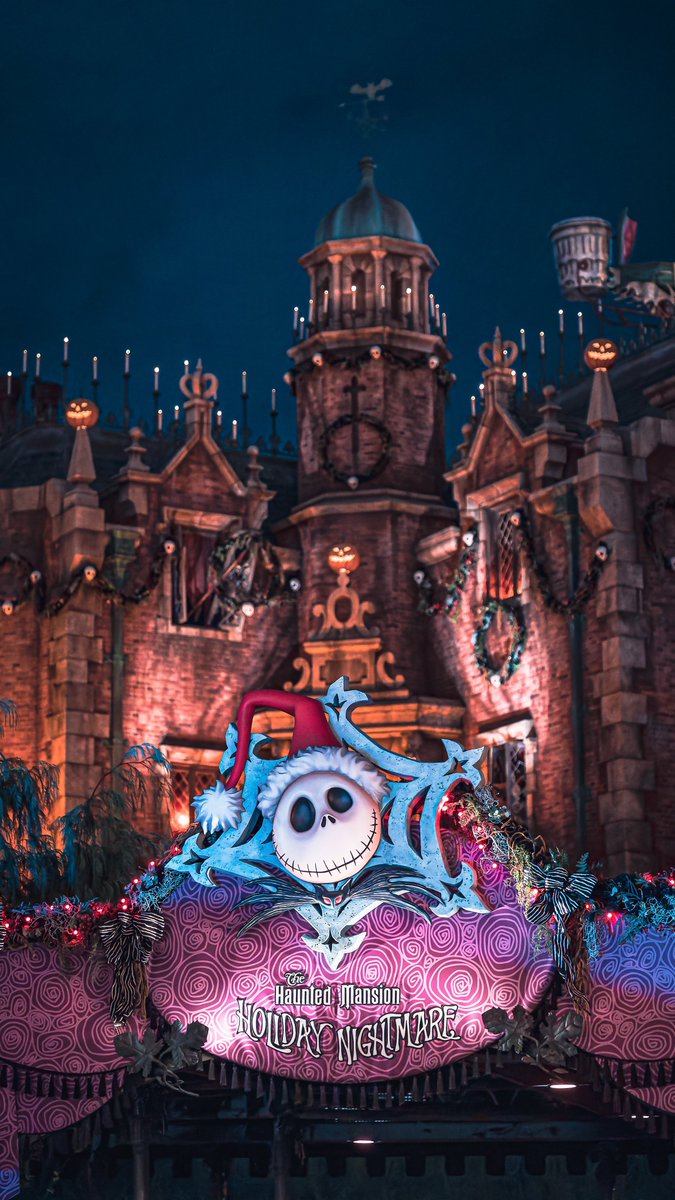 d_Daiki1118's tweet photo. 東京ディズニーランドのハロウィーンの夜。 https://t.co/Ojf3LlAtGB