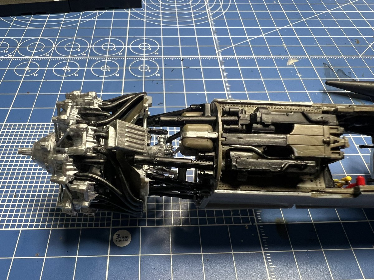 okudacp's tweet photo. #造形村　1/32 川崎　#五式戦　を作る。その２７　ホ5機関砲編 https://t.co/SfzpMMlEuv 

機首のホ5機関砲を組み立て塗装しました。
左側の取り付けに苦戦して焦りましたが、何とかなりました。
#造形村
#ZOUKEIMURA
#TONY
#プラモ
#五式戦
#五式戦闘機
#プラモデル
#川崎
#飛燕
#筆塗り
#水性カラー https://t.co/uD1CxHefGy