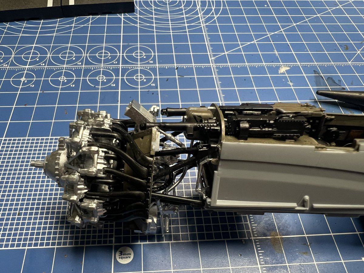 okudacp's tweet photo. #造形村　1/32 川崎　#五式戦　を作る。その２７　ホ5機関砲編 https://t.co/SfzpMMlEuv 

機首のホ5機関砲を組み立て塗装しました。
左側の取り付けに苦戦して焦りましたが、何とかなりました。
#造形村
#ZOUKEIMURA
#TONY
#プラモ
#五式戦
#五式戦闘機
#プラモデル
#川崎
#飛燕
#筆塗り
#水性カラー https://t.co/uD1CxHefGy