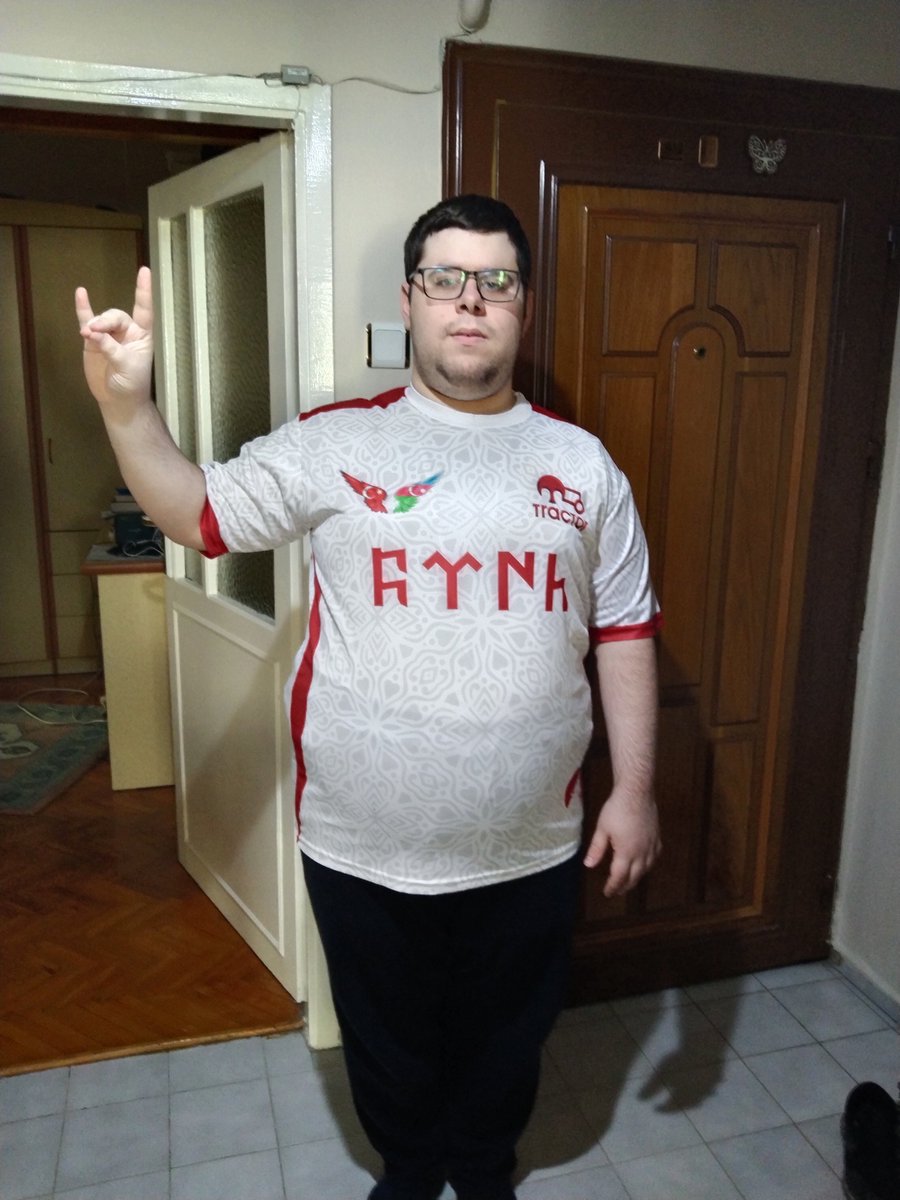 BABUFERHATrhz's tweet photo. Trabzon Arsin'in Bir Tatar Köyünde 
Dünyaya Gelen Biri Olarak Konuşayım 

Kim Soydaşım Azerbaycan Türklerine
Laf Ediyorsa Soyu Sopu Bozuktur

Yaşa Türkiye, Yaşa Azerbaycan 🇹🇷🇦🇿❤️
#Türkiye #Azerbaycan https://t.co/tShtaHYDim