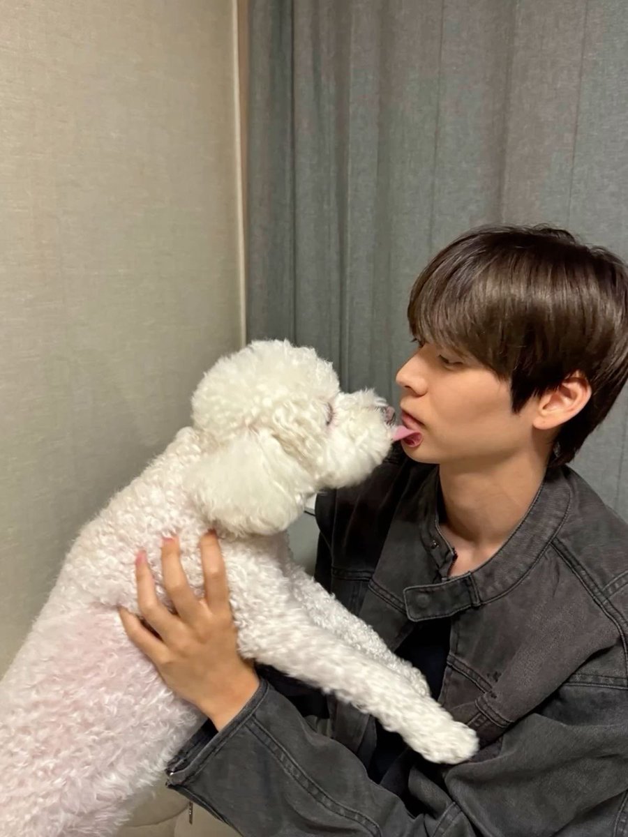 Myes319's tweet photo. 찰리랑은석이😳😳 https://t.co/rS8gHrssKW