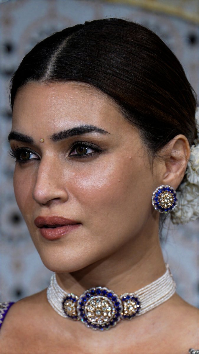 kiardx69's tweet photo. KRITI SANON 💋 https://t.co/bnR2MCMYEF