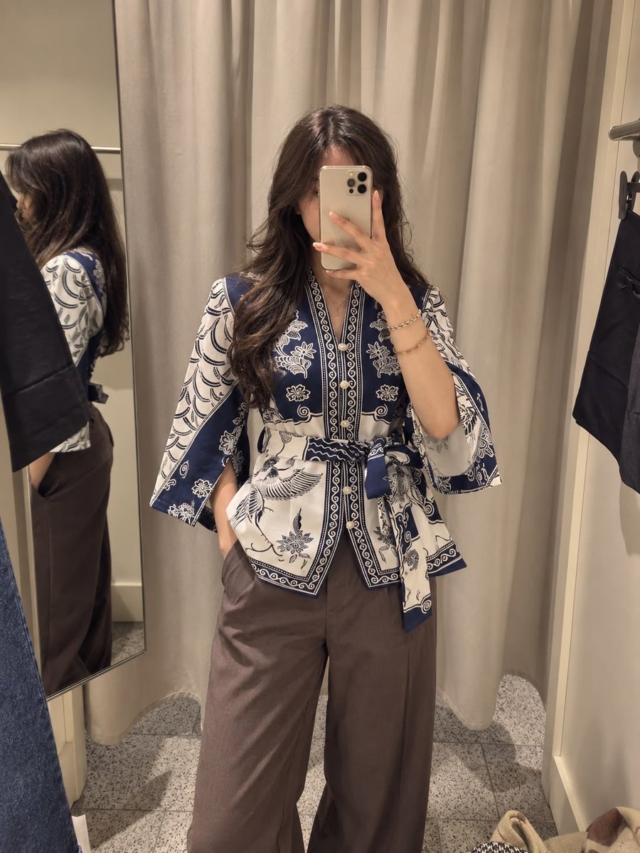 JournalyOutfit's tweet photo. URUSAN PILIH BATIK CAKEP, AKU MENANG‼️

[edisi sebentar lagi hari batik] https://t.co/SwRAFaXTmD