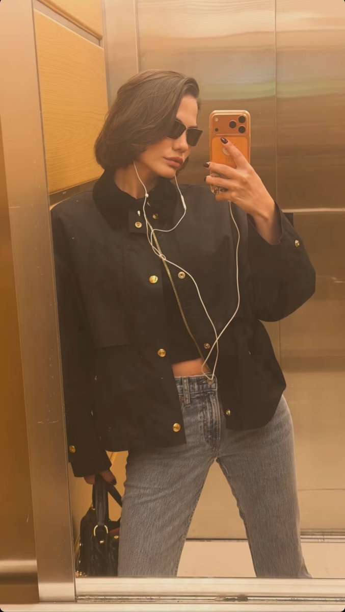 bestofozdemir's tweet photo. Demet Özdemir, Instagram hikayesinde yeni bir fotoğraf paylaştı. https://t.co/YsNcss6RQq