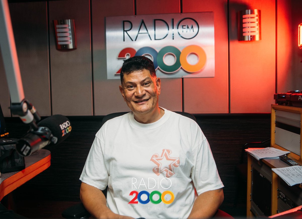 MolemoThib73577's tweet photo. Mr Ismail Abrahams #SaturdaysWithASmile great music show as always LEMOLYZINGBOY marking the register as #HeritageDay2026
@Radio2000_ZA
@TheDjManSA
#IamListeningToRadio2000
RADIO IS THE THEATER OF VOICE
📻🔥🎶✨🇿🇦🎙️🎧🇿🇦🎶🔥📻 https://t.co/VoeoWBnO4P