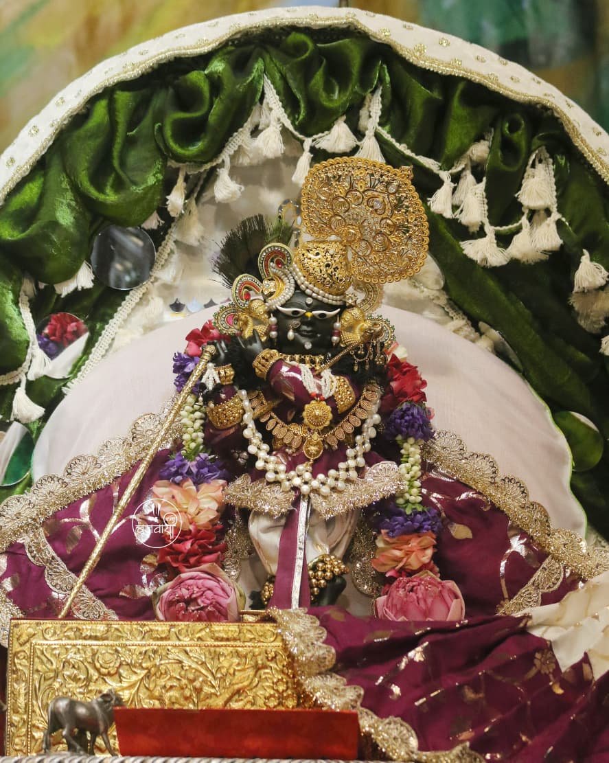 Sriradharaman's tweet photo. 🐚  प्राणधन श्री राधारमण लाल मंडल🐚
               
 🌹 श्री राधारमण लाल  🌹
   🌿 श्री गोपाल भटट् जी सेवायत 🌿
 📷दिव्य *श्रूंगार* आरती दर्शन📷
    🙏🏼 श्री राधारमणाय समर्पणम्🙏🏼 https://t.co/llLk5l32jD