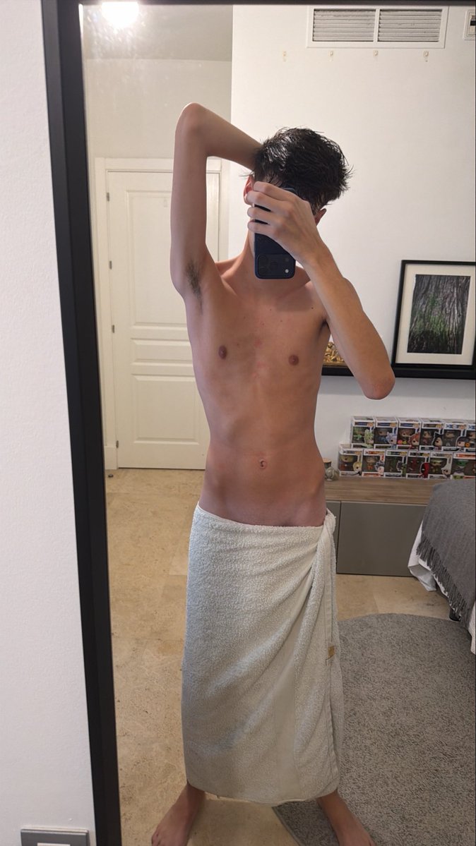 alejandroo24_'s tweet photo. Best shower I’ve ever had🫧 https://t.co/TtGtn8kMub