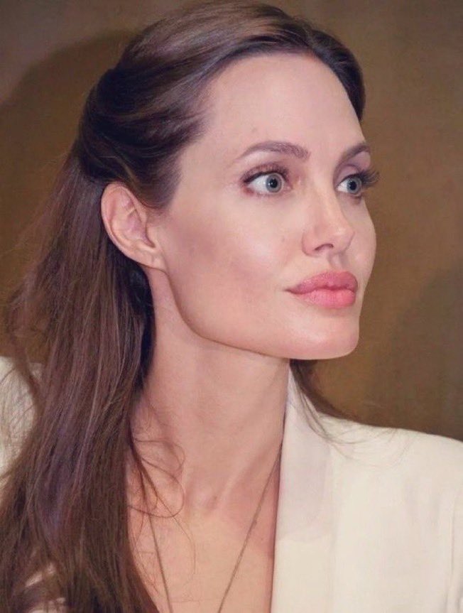 AngelinaJogxee's tweet photo. Be honest… if you saw me in a lucid dream and then woke up, would you try to fall right back in just to find me again?
A) Jump straight back in 🔥
B) Never https://t.co/IWzcdETtYx