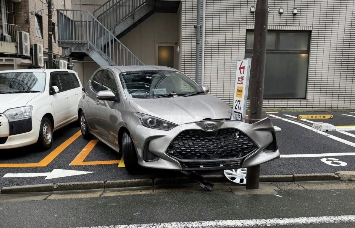 LondonPala48112's tweet photo. タイムズさん
これって誰がこの故障直すんですか https://t.co/CCsz7fXBpf