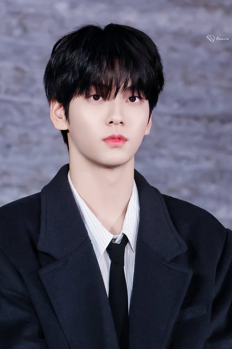 song_soobin's tweet photo. 남자는 정장이라고 말했다 https://t.co/lXFBd57lJG