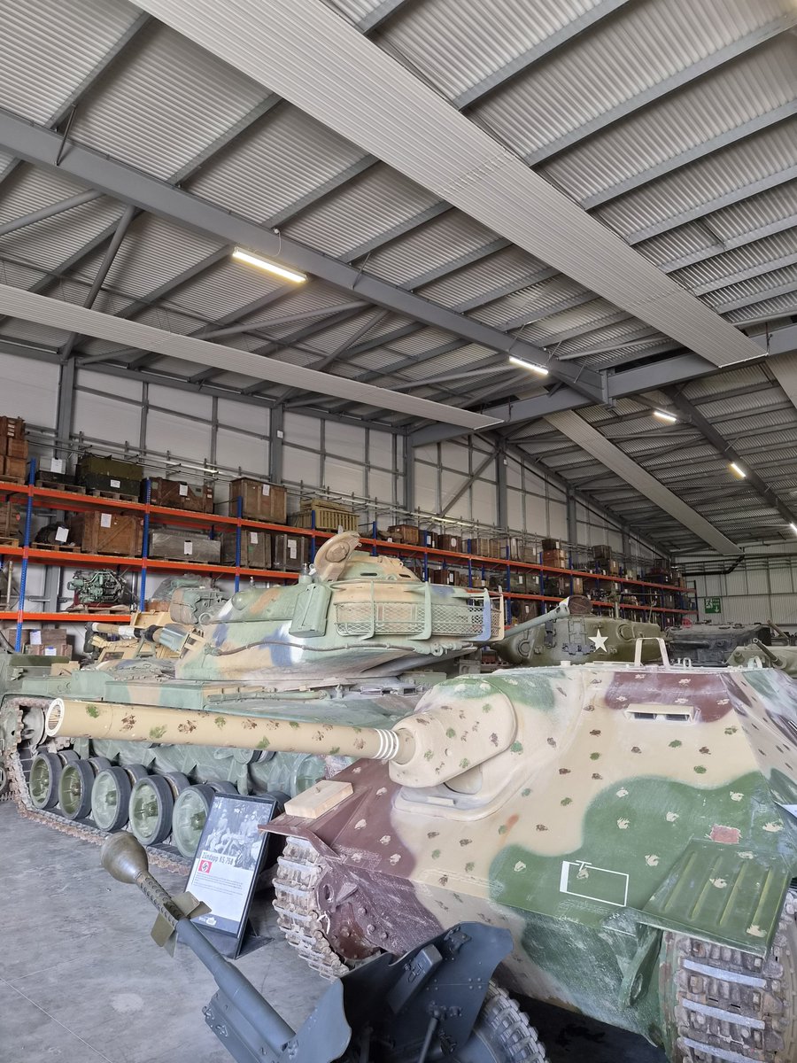 Uvejeje's tweet photo. Saludos de los amigos Hetzer y T-34. #TigerDay https://t.co/VSZSC65qyK