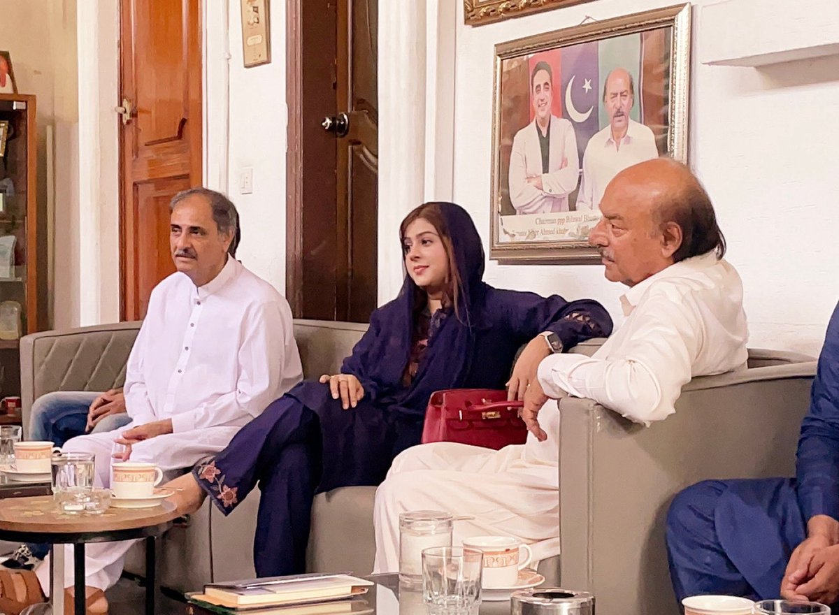 TehsinAbidi's tweet photo. ترجمان سندھ حکومت سیدہ تحسین عابدی نے  پاکستان پیپلز پارٹی سندھ کے صدر نثار احمد کھوڑو سے ان کے برادرِ نسبتی کے انتقال پر تعزیت کی، فاتحہ خوانی کی اور مرحوم کے درجاتِ بلندی کے لیے دعا کی۔ https://t.co/3J8vCnVXQa