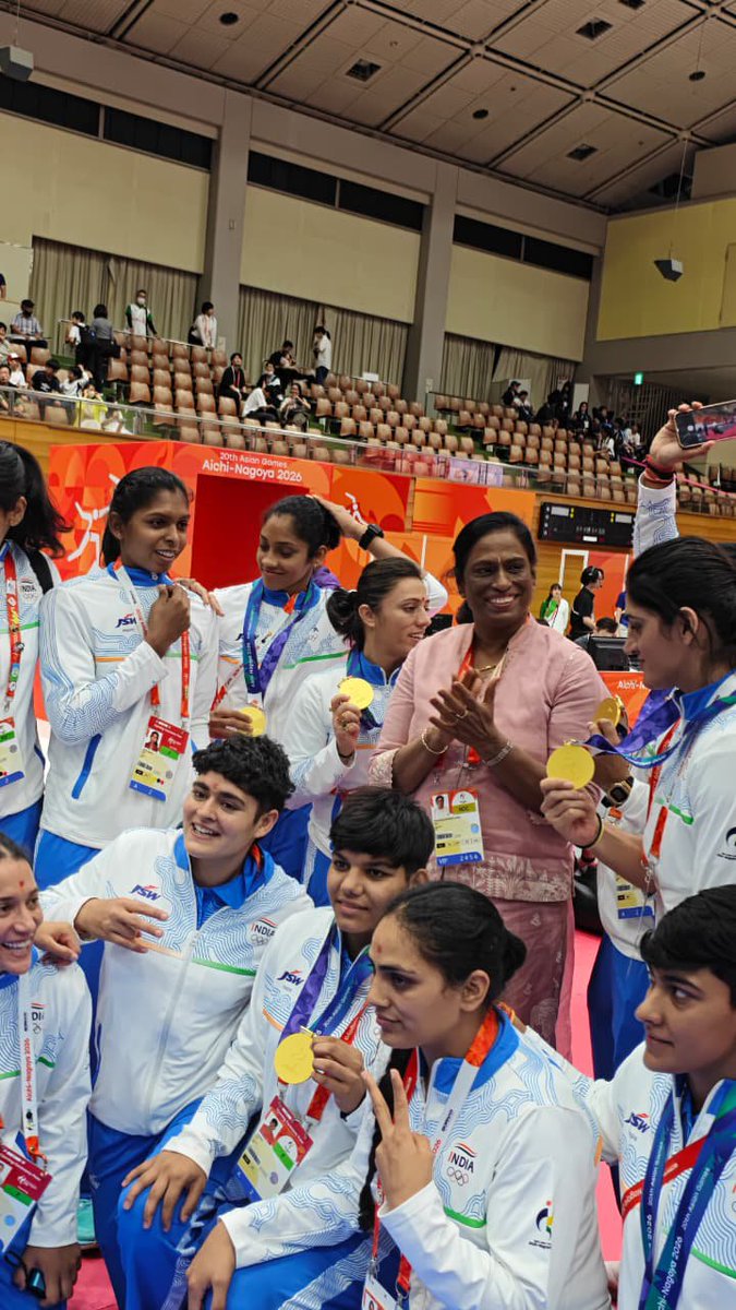 PTUshaOfficial's tweet photo. As the women's Kabaddi team sought my blessings, I felt immense pride for each one of them. Being a woman, I could relate to the hardships &amp; struggles they had been through to break barriers. My best wishes are with you always. Keep reaching for the stars!
#JeetHamariHai https://t.co/ohTmOWC0ZY
