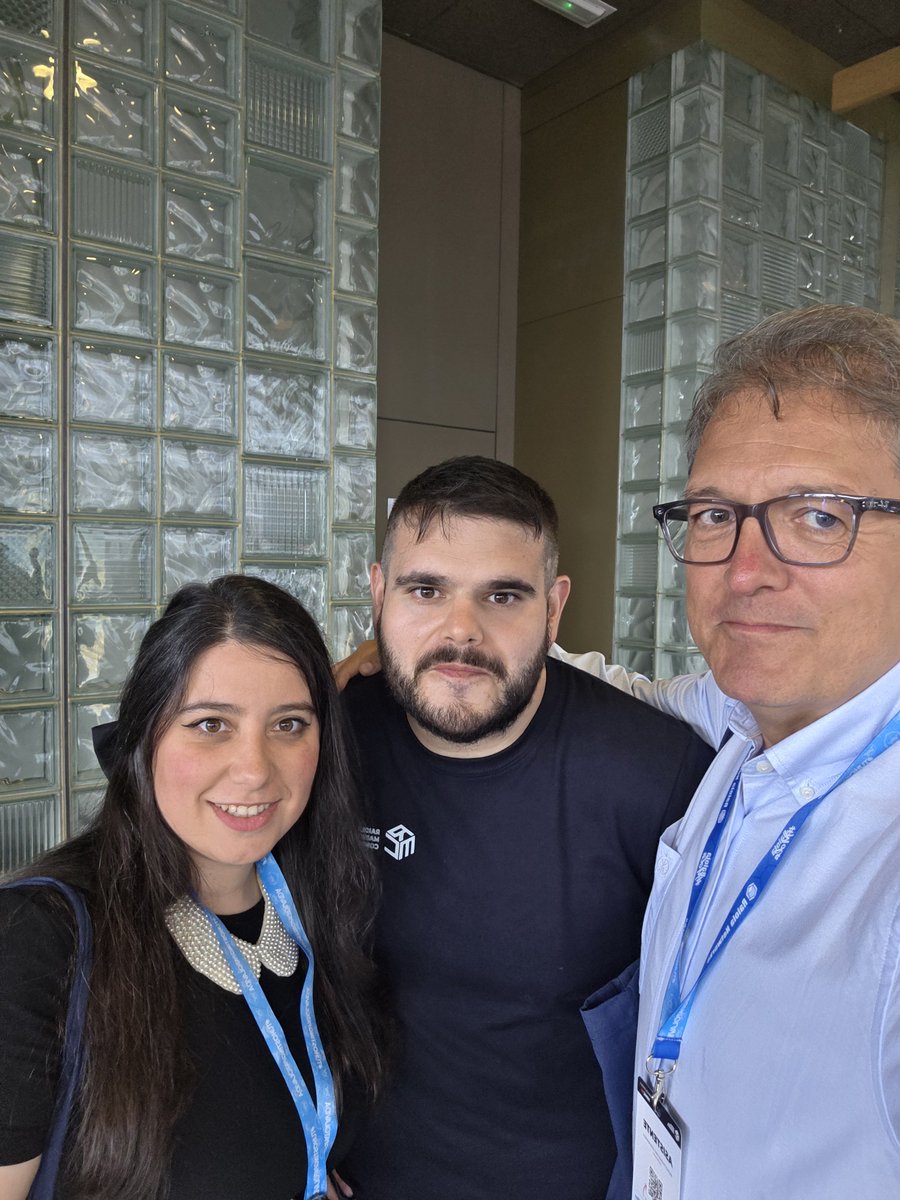 JuanCVezVazquez's tweet photo. Con @AndreaMaganRey, mecenas de la #TRG26 y fiel generadora de comunidades, compañera de aventuras, desarrolladora y genial persona disfrutando hoy de @RaiolaNetworks y la #RMC26 https://t.co/3IpHhVkNak