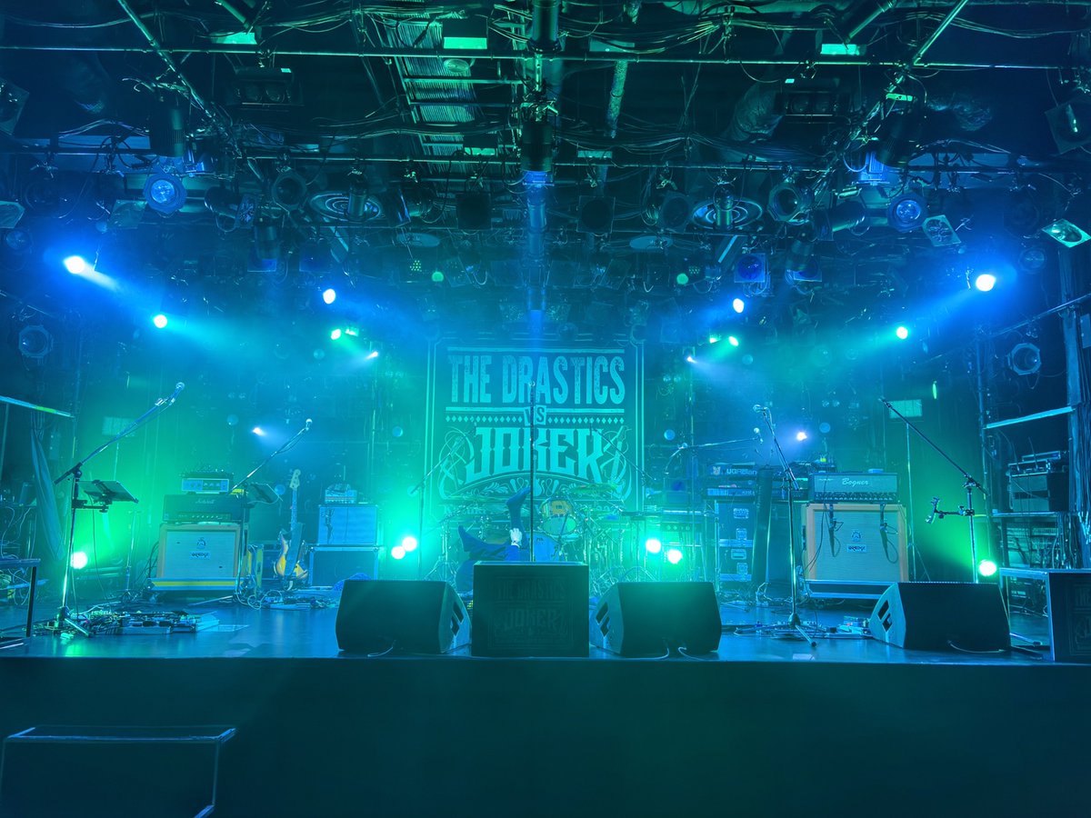 tooru_yoshida's tweet photo. 加藤和樹&amp;TheDrastics VS JOKER@広島クアトロ終了！大人だからね、エアーで来る人、前乗りする人、寝坊して遅れてくる人、いいねー自由で♪tourらしくなってきた😊ステージもそのまま自由自在に熱きLIVE！楽しかったー！ありがとうございました‼️

#加藤和樹20th https://t.co/A951I54EaR
