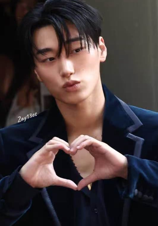 ZAY13CS's tweet photo. 260926 Pre

CHOI SAN AT DGSS27 
#CHOISAN #SANxDolceGabbanaSS27 #DGSS27 #DOLCEGABBANA @dolcegabbana @ATEEZofficial https://t.co/k63S3XrEBj