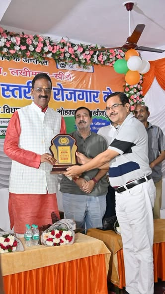 bjp4lokendra's tweet photo. मोहम्मदी, लखीमपुर खीरी
उत्तर प्रदेश रोजगार मिशन के अंतर्गत कृष्णा महाविद्यालय, मोहम्मदी में आयोजित एकदिवसीय विधानसभा स्तरीय रोजगार मेले का फीता काटकर शुभारंभ किया।
#UPRojgarMission #RojgarMela #Mohammadi #LakhimpurKheri #रोजगारमेला 
@BJP4India @narendramodi @AmitShah @NitinNabin https://t.co/UngRgKQsik