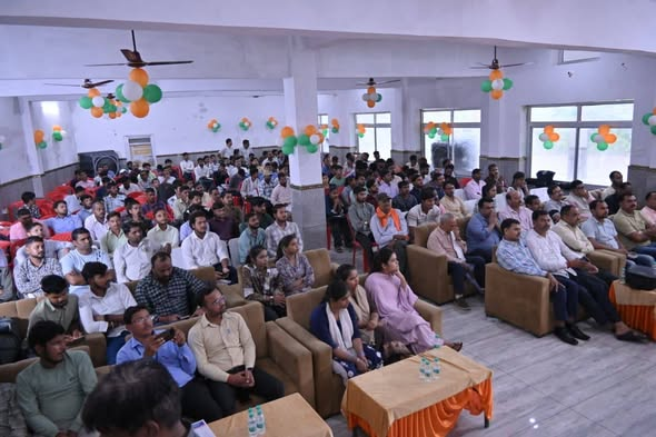 bjp4lokendra's tweet photo. मोहम्मदी, लखीमपुर खीरी
उत्तर प्रदेश रोजगार मिशन के अंतर्गत कृष्णा महाविद्यालय, मोहम्मदी में आयोजित एकदिवसीय विधानसभा स्तरीय रोजगार मेले का फीता काटकर शुभारंभ किया।
#UPRojgarMission #RojgarMela #Mohammadi #LakhimpurKheri #रोजगारमेला 
@BJP4India @narendramodi @AmitShah @NitinNabin https://t.co/UngRgKQsik