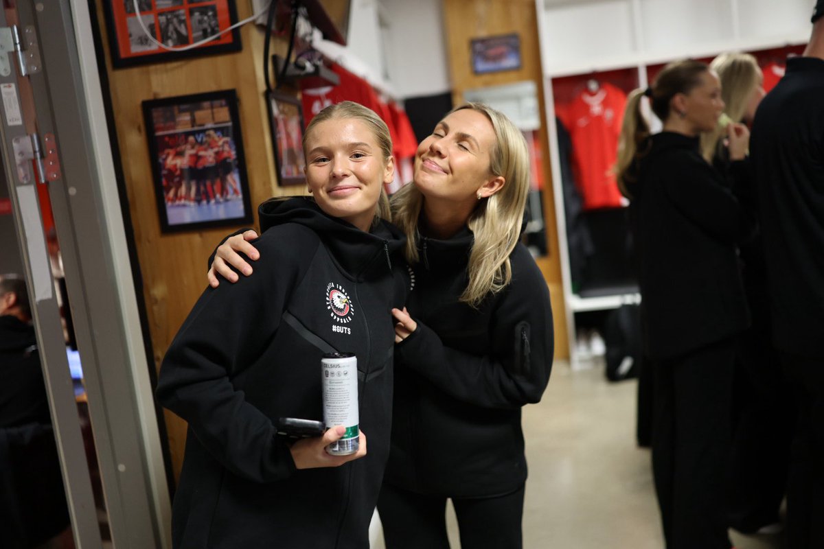 StorvretaIBK's tweet photo. På plats och redo för hemmapremiär 🦅🏟️
14:00 tar vi emot Lund i IFU Arena och på Innebandy Play, följ hela Storvreta IBK hela säsongen till superpris, läs mer via länken📺
#viärvreta #SSLse #innebandy #ViÄlskarInnebandy
https://t.co/XOFHd8e4UM https://t.co/1v8lYjrsQW
