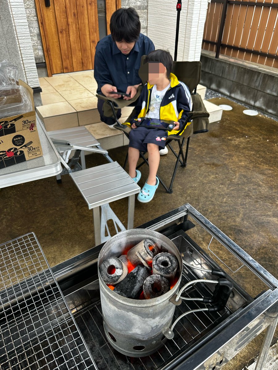 hodaka0106's tweet photo. 不定期開催ですが、恒例の我が家でBBQをしました🍖
お肉食べつつ色んな話出来て楽しかったです👏
参加してくれた皆様、ちーくんとたくさん遊んでくれてありがとうございました☺️

炭に火がつき、炭を並べて、肉焼いて、皆が遊んでくれて、皆が帰る時は泣いたりしたけど、たくさん遊べて満足👶ちーくん https://t.co/ZzFISCz10I