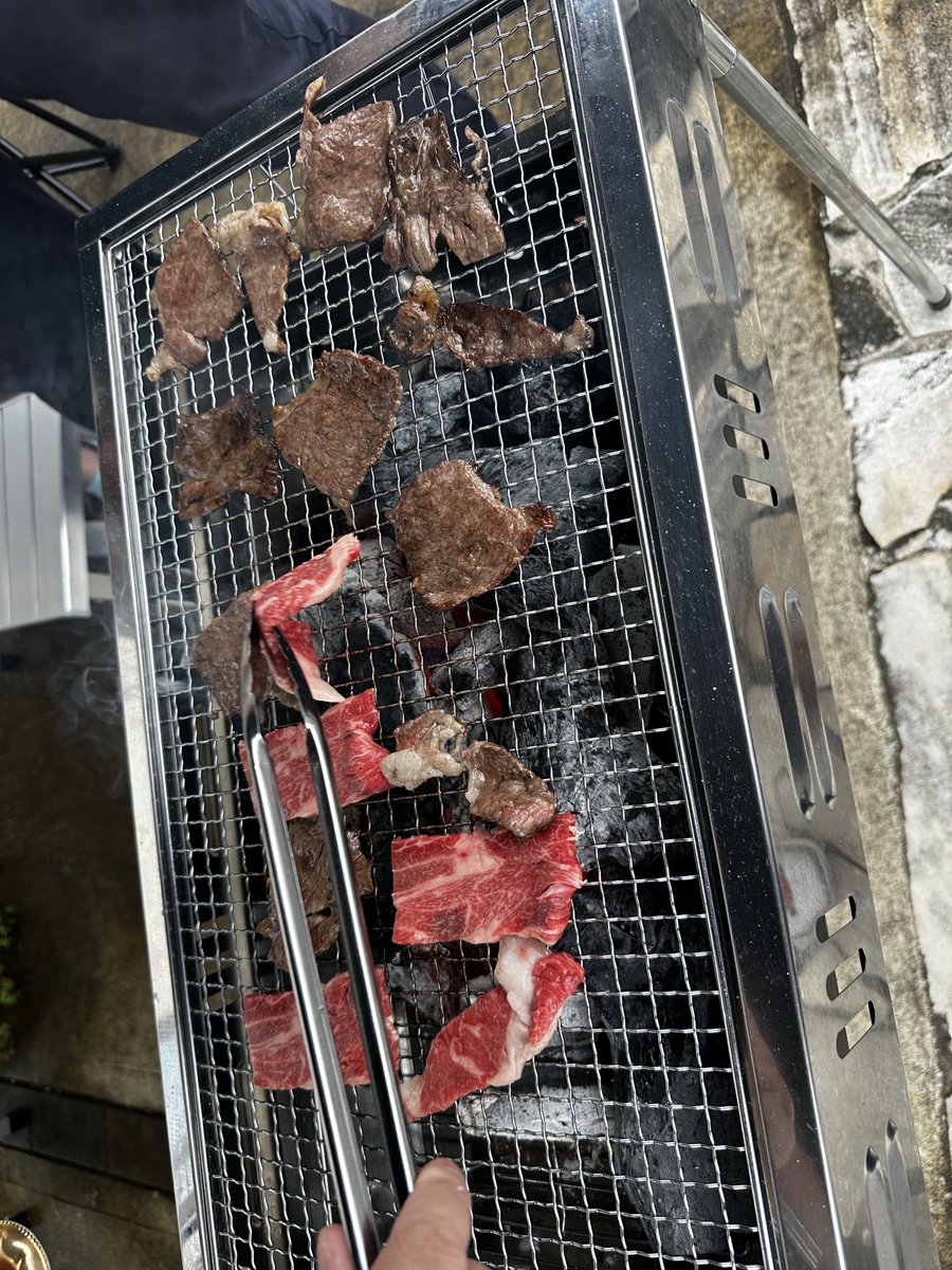 hodaka0106's tweet photo. 不定期開催ですが、恒例の我が家でBBQをしました🍖
お肉食べつつ色んな話出来て楽しかったです👏
参加してくれた皆様、ちーくんとたくさん遊んでくれてありがとうございました☺️

炭に火がつき、炭を並べて、肉焼いて、皆が遊んでくれて、皆が帰る時は泣いたりしたけど、たくさん遊べて満足👶ちーくん https://t.co/ZzFISCz10I
