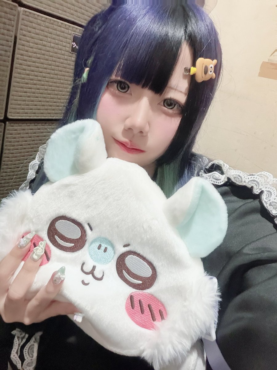 tiohwb's tweet photo. あにらぶ出勤しました❕
髪もネイルも新しくしたよ〜😽🤍 https://t.co/toogmJd9sU