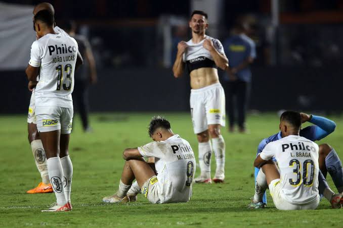 PiscesFueda's tweet photo. Santos sem BET / Santos com BET https://t.co/IWK23hgx2c