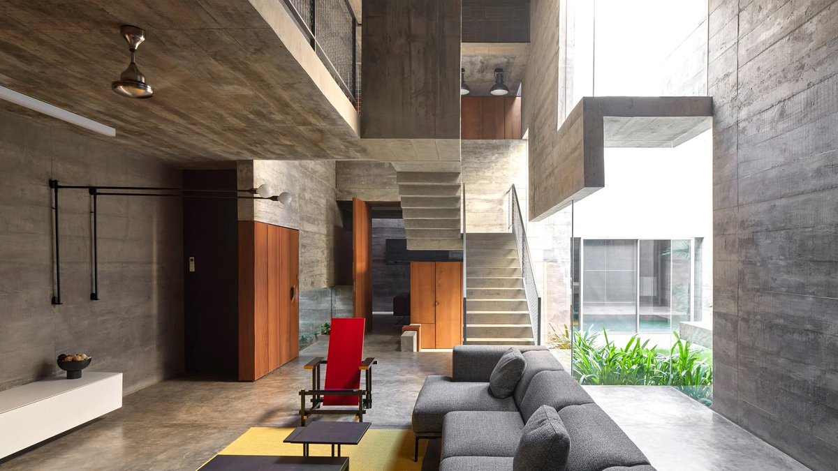 ianfulgar's tweet photo. Modern #concrete dwellings are once again being built in the #brutalism style, which has recently had a resurgence in popularity. #interiorarchitecture #concretedesign #industrial #residentialarchitecture #urbanarchitecture #brutalismarchitecture #interiors #courtyard https://t.co/6vZRn0fRia