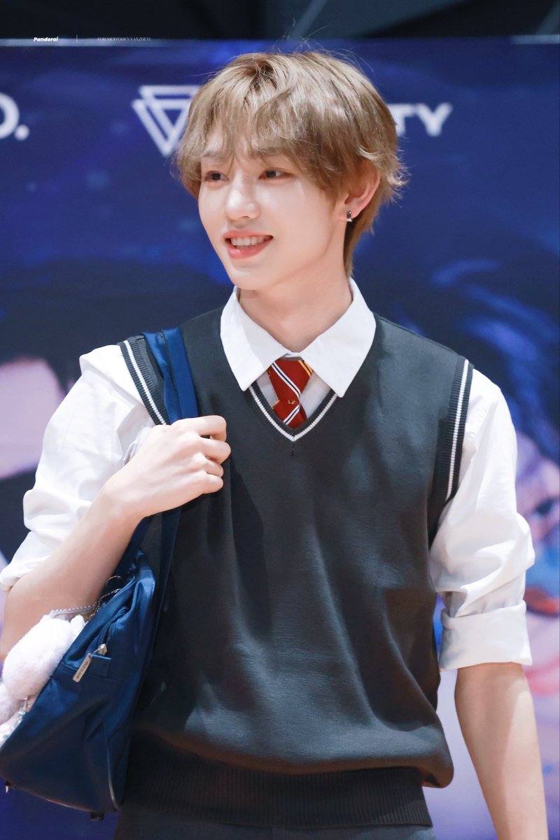 Pandorai_0122's tweet photo. 260921 TRINITY팬싸 일본

야호✌️

#모디세이 #MODYSSEY
#판저이 #FANZHEYI #范哲逸 https://t.co/e03ayj1WYq