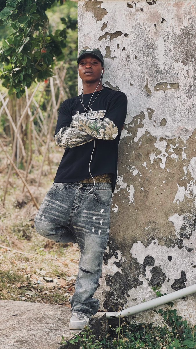 stackup_lxry's tweet photo. This one ain’t for the closet… this one is for the streets!🙂‍↔️🔥you wearing this or watching from the sidelines?👀#trendingréels #streetwear https://t.co/eXsc8auije