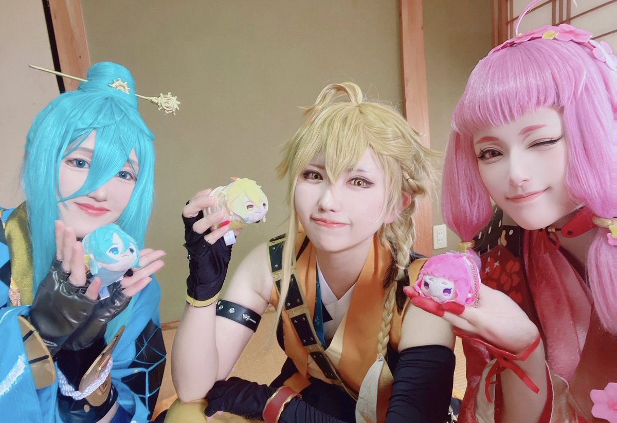 nekoneko_suki77's tweet photo. cos.

先日！念願の琉球宝刀極併せでした🌺

三振り揃うと圧巻！！！可愛いお写真沢山撮ってもらったしお話も楽しかった〜🫰🏻💗 https://t.co/bdUljDkIVn