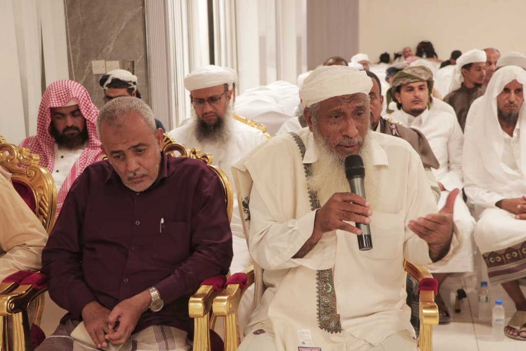 yemenawqafe's tweet photo. معالي وزير الأوقاف والإرشاد الشيخ تركي بن عبدالله الوادعي @1turki0 يشدد خلال لقائه بـ #علماء_حضرموت في المكلا على أهمية طاعة ولي الأمر وتوحيد الصفوف لمساندة جهود استعادة الدولة، مؤكداً أن التصدي للمشروع الحوثي ومواجهة الفتن مسؤولية شرعية ووطنية مشتركة لحماية المجتمع وهويته. https://t.co/TMupMkS2hS