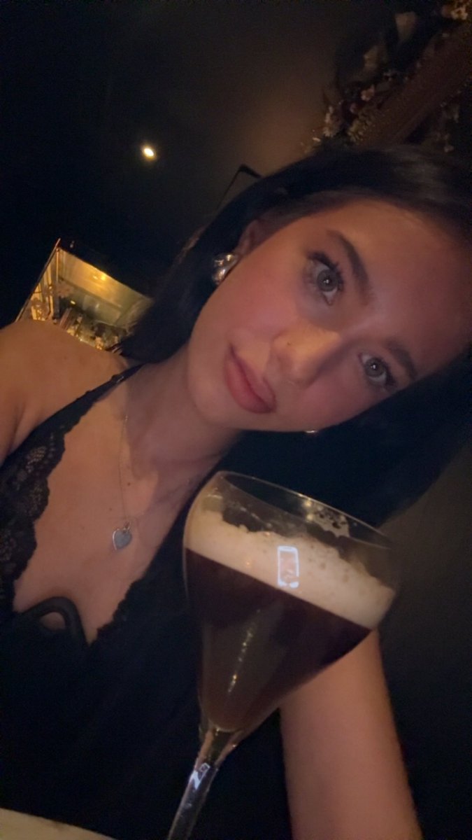 brattyloretta2's tweet photo. Cheers to all my Dubai boys who will come begging in my DMs in the next 24 hour to come kiss my feet https://t.co/hEEj09PLaC