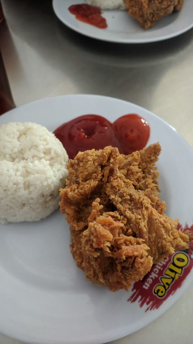 kingal_12's tweet photo. Kalian tim yang mana, lebih suka olive chicken atau Recheese?? https://t.co/a0agu8bJus