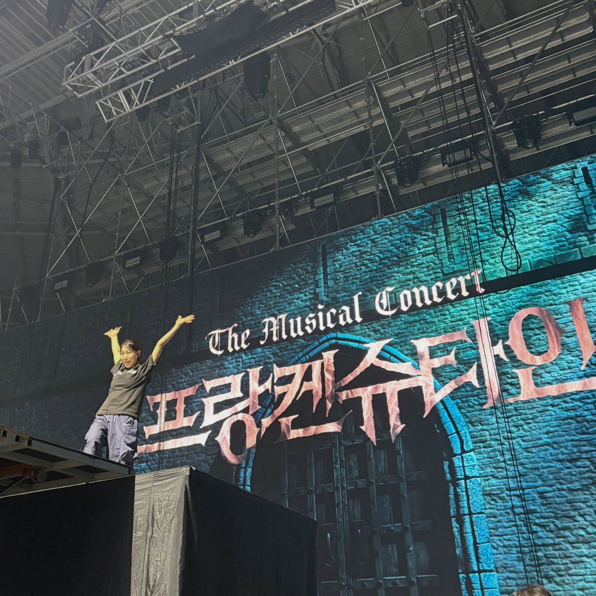 jjae209's tweet photo. 개웃겨ㅋㅋㅋㅋㅋㅋㅋㅋㅋ
우리 졔까뜨 자유찾앗네요.. https://t.co/M3o6sts1bv