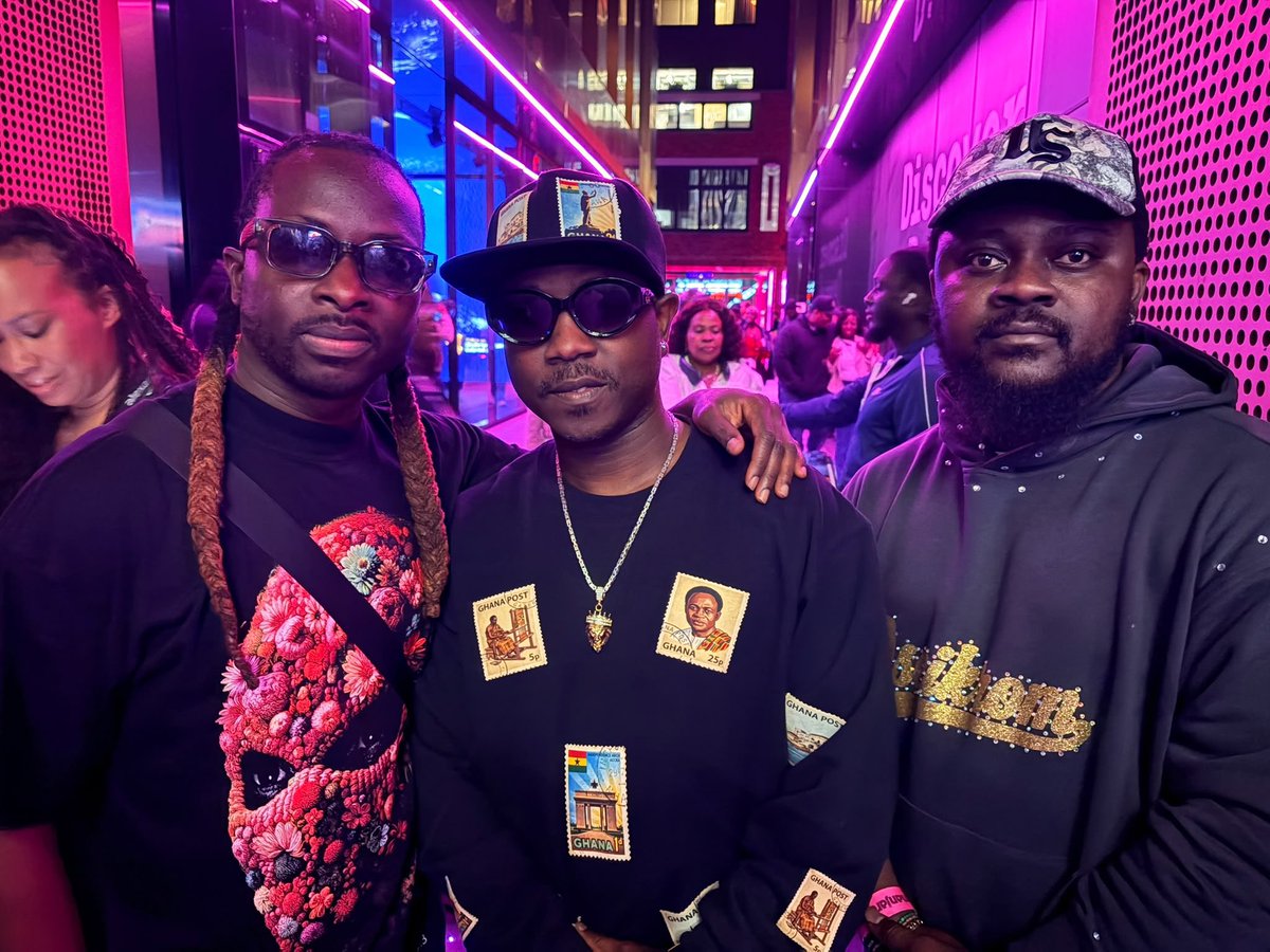 Flowkingstone_'s tweet photo. Finally!! Finally!!! We OUtside!!! Visit https://t.co/mvYKsAPEVn right now for the limited edition of the premium Ghanaian inspired worldwide level street wear!!! #Royalsteeze let’s go!!! https://t.co/cXE4eBjiSn
