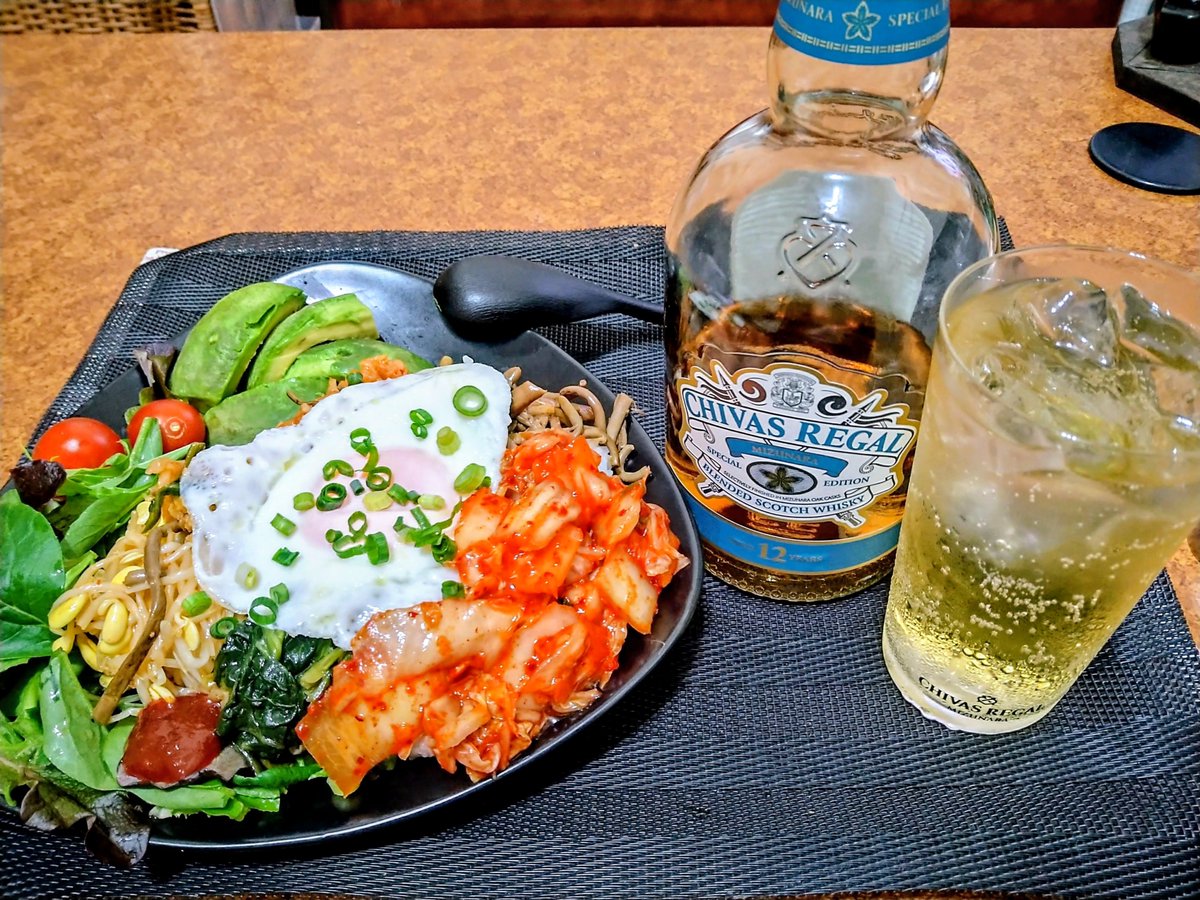itumoBarBer's tweet photo. お疲れ様です😊シーバスミズナラ🥃ハイボール。ビビンバ丼🍳いただきます✨乾杯🍻　#シーバスリーガルミズナラ https://t.co/0G9jfEYtq1