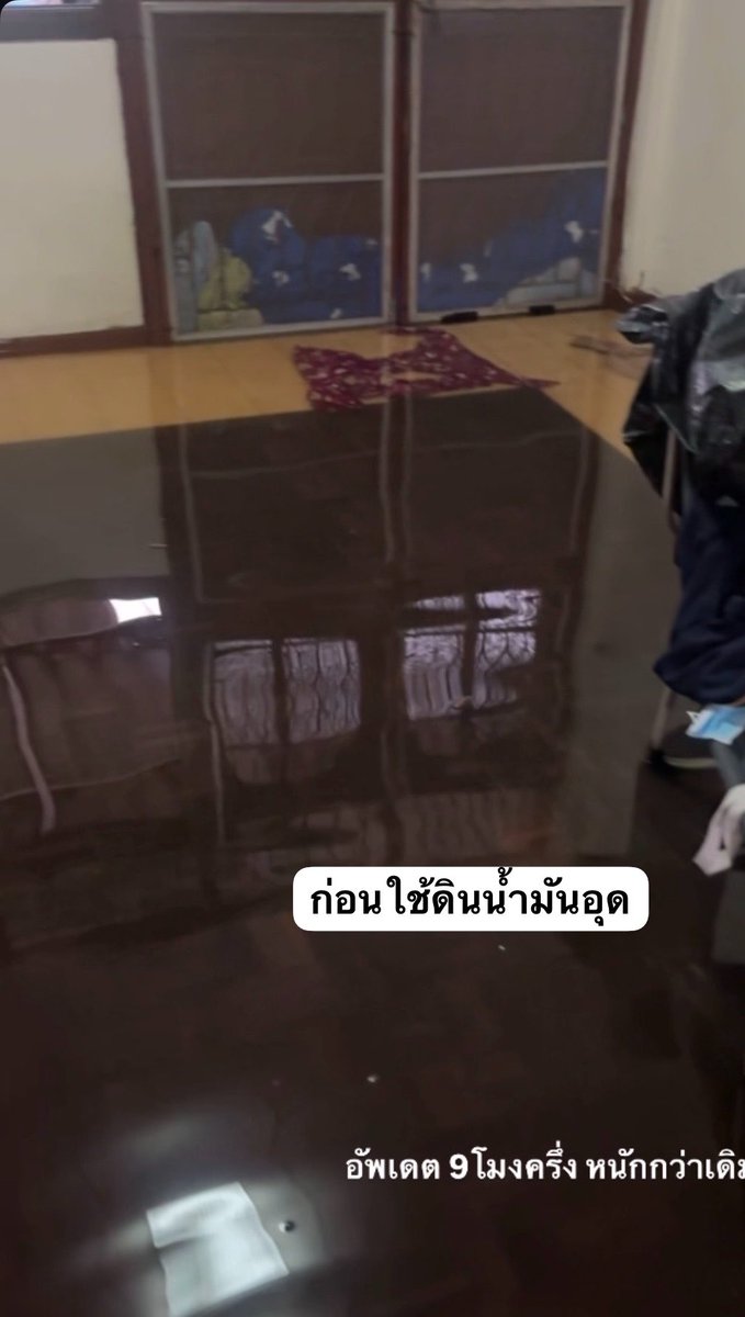 dbtwozerosix_'s tweet photo. ไม่รู้มาแนะนำช้าไปมั้ย แต่ถ้าใครไม่มีกระสอบทราย อิฐหินดินปูน ลองใช้ดินน้ำมันอุดน้ำดูนะคะ ทางนี้ใช้แล้วได้ผลมากๆ น้ำยังซึมเข้ามาแต่น้อยมากค่า 🥺
ตอนแรกในบ้านท่วมแล้วถึงตาตุ่ม เลยลองใช้ดินน้ำมันอุดแล้ววิดน้ำออก สรุปช่วยได้จริง ๆ น้ำไหลซึมเข้ามาน้อยมาก ไม่ท่วมทะลักแล้ว ลองดูกันนะคะ 🙏🏼

#น้ำท่วม #น้ําท่วมกรุงเทพ