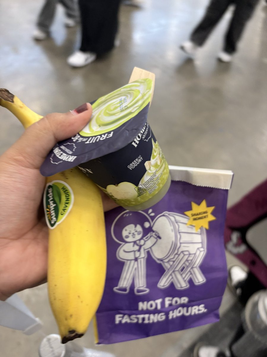 dojungsaa's tweet photo. buat nanti yang dateng ke konser jangan lupa ambil snack yang udah disediain sama Dyandra lumayan buat amunisi sedikit buat bertemu ilichil 

pokoknya jaga kesehatan dan sehat sehat semuanya 🫶🏻 https://t.co/oTLyke35Ci