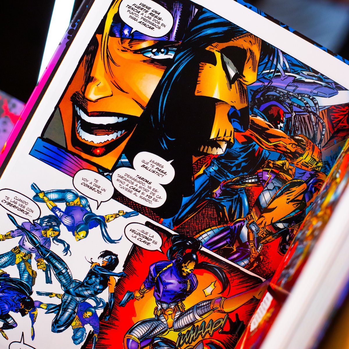 TomosyGrapas's tweet photo. 🔥 NOVEDADES 🔥

@EsMoztros arranca el rescate de CYBERFORCE 💥 Vuelve en dos tomos este clásico de Marc Silvestri, que sigue a un grupo de mutantes renegados y mejorados cibernéticamente 📚

No te quedes sin el! 👇👇👇
https://t.co/o6J0X9sIxg https://t.co/zqXLGKjA8e