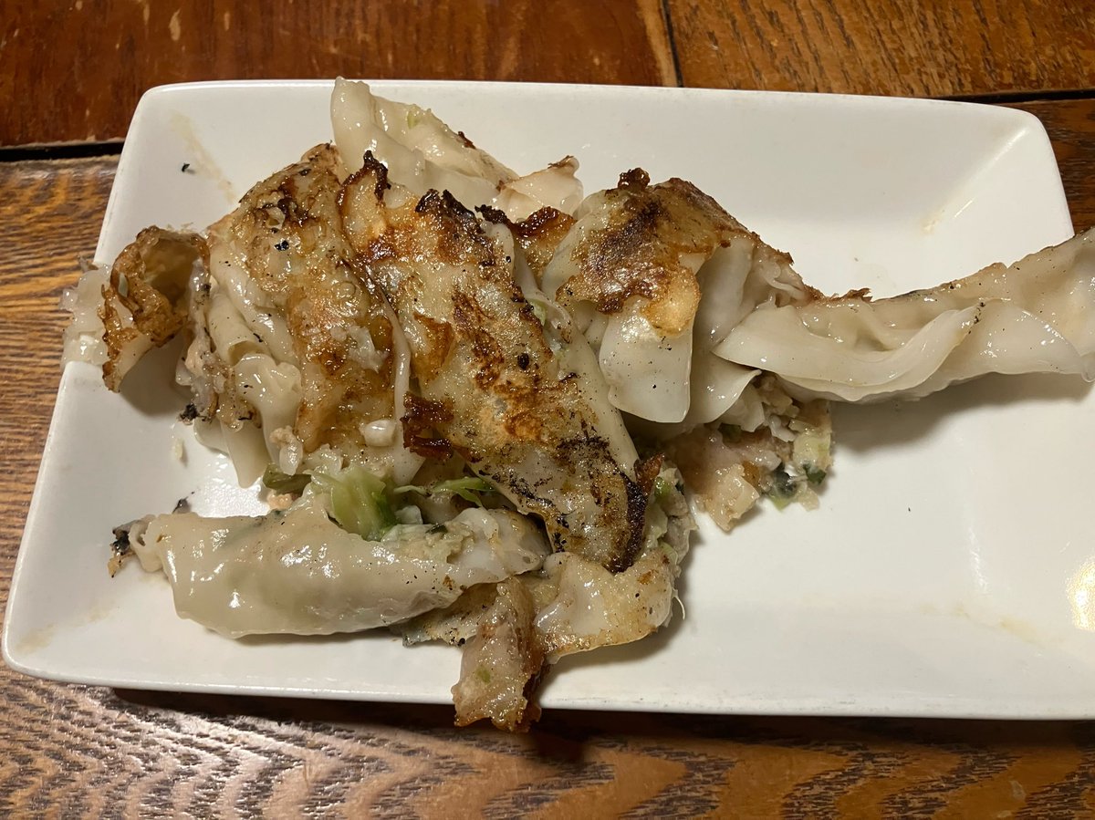 MExtremeEdition's tweet photo. 餃子の焼き方こんなに失敗することある?w https://t.co/iaygaO5yDk