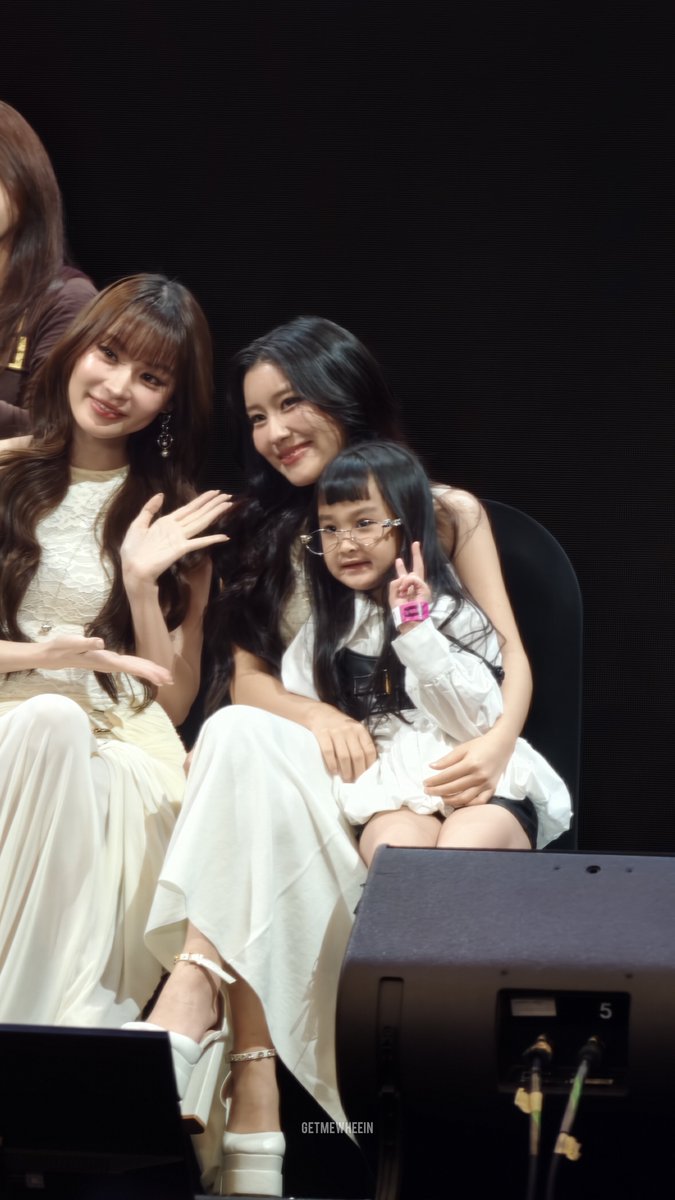 getmewheein's tweet photo. HAPPY FAMILY SERIES FOR KAPOOKCIIZE NOW!!! WRITE THAT SCRIPT PLS

JJJ KPCZ XIN CHAO VIETNAM 
#GMMTVFANDAY35 
#EnemiesWithBenefitsxVIETNAM https://t.co/CPZJ1uP9Bw