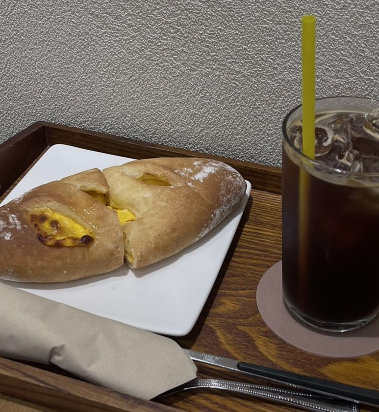 zhfkt1's tweet photo. 📍초량 오포르투

여긴 오면 제발 에그타르트를 먹어야만 다른 빵도 정말 전부 맛있는데 진짜 에그타르트가 ㅁㅊ놈이세요🌀💕
포르투갈식 카페라는 독특한 느낌이 쭈아서 종종 가는 곳!! 사장님도 정말 친절하심😭 https://t.co/ffx97lyvTH