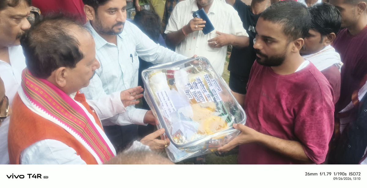 Agribih's tweet photo. माननीय कृषि मंत्री श्री @VijayKrSinhaBih जी ने @Rpcau_pusa में आयोजित #विकसित_भारत@2047 कार्यक्रम में स्टॉल का भ्रमण किया और पौधा संरक्षण कीट का वितरण किया।
@AgriGoI @icarindia @DM_Samastipur @IPRDBihar https://t.co/BKR2VZlg2T