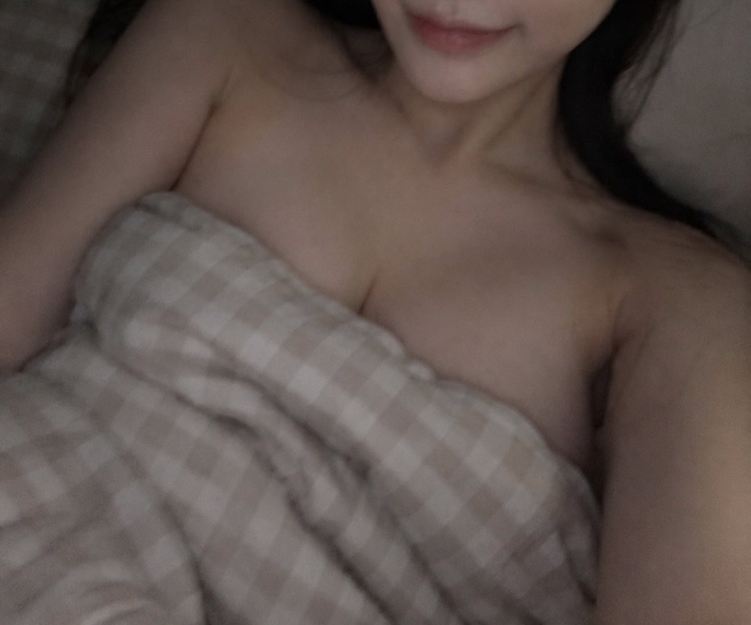 0Stealthy's tweet photo. 방금 찍은 자위 영상.............        

처음으로 자위영상을 찍게되었는데 혹시나 받아 보실분있나요?        

나 보면서 딸치는 남자 있을가?        

선착순 당연히        

#부산 #젊은여성 https://t.co/4PZgDAF6Or