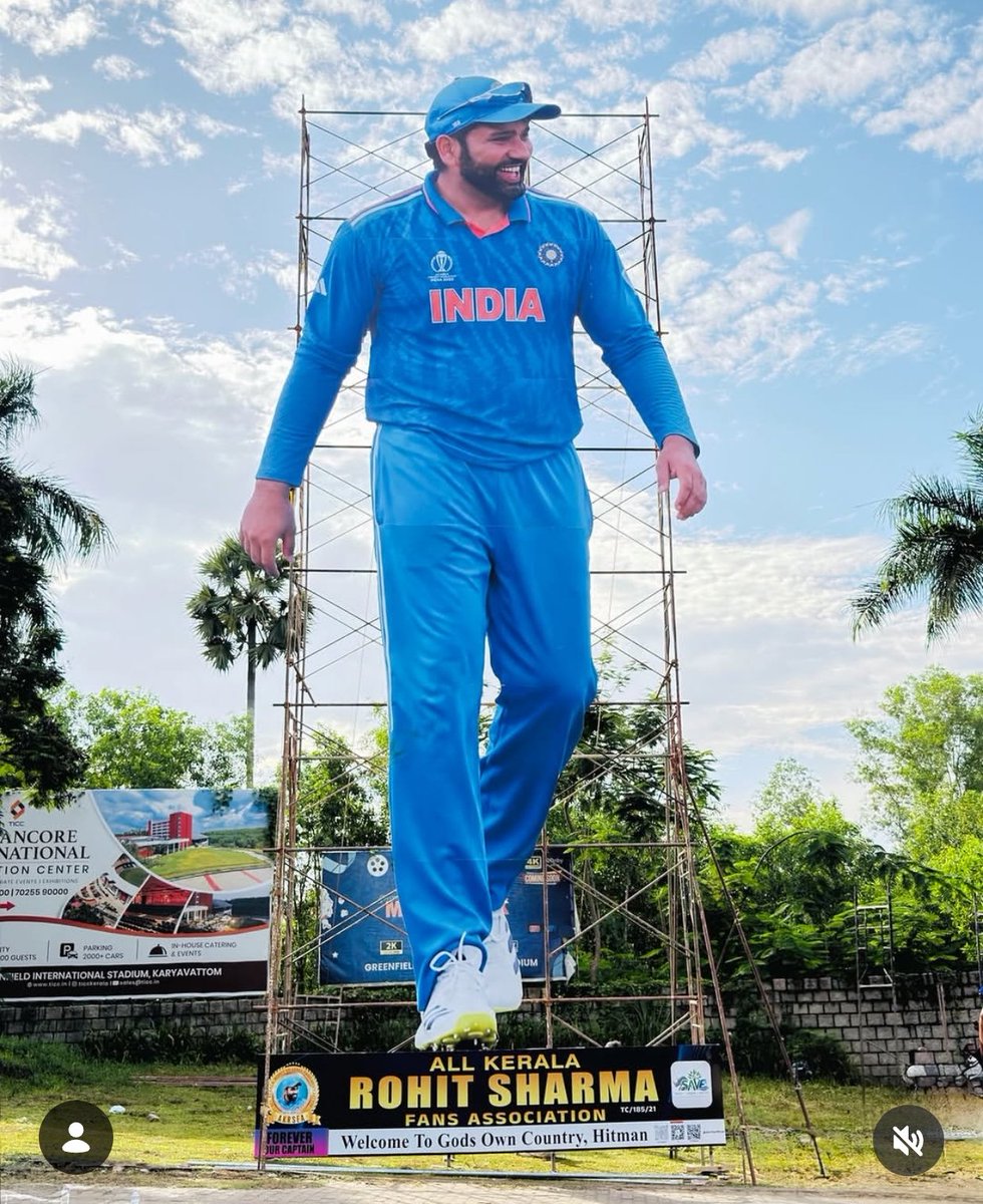 CricCrazyJohns's tweet photo. KERALA WELCOMES ROHIT SHARMA 🥹❤️

- A 50 ft Cut-out for one of the Greatest ever in Cricket history.

Tomorrow is going to be Carnival for Ro fans. https://t.co/rM0wiQgoWm